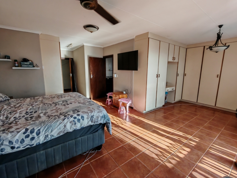 8 Bedroom Property for Sale in Ocean View KwaZulu-Natal