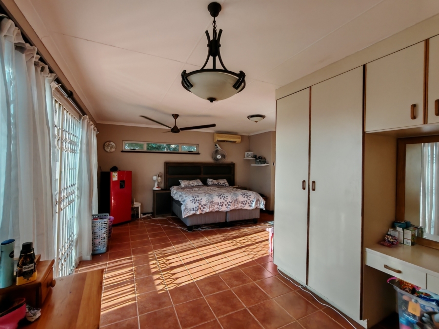 8 Bedroom Property for Sale in Ocean View KwaZulu-Natal
