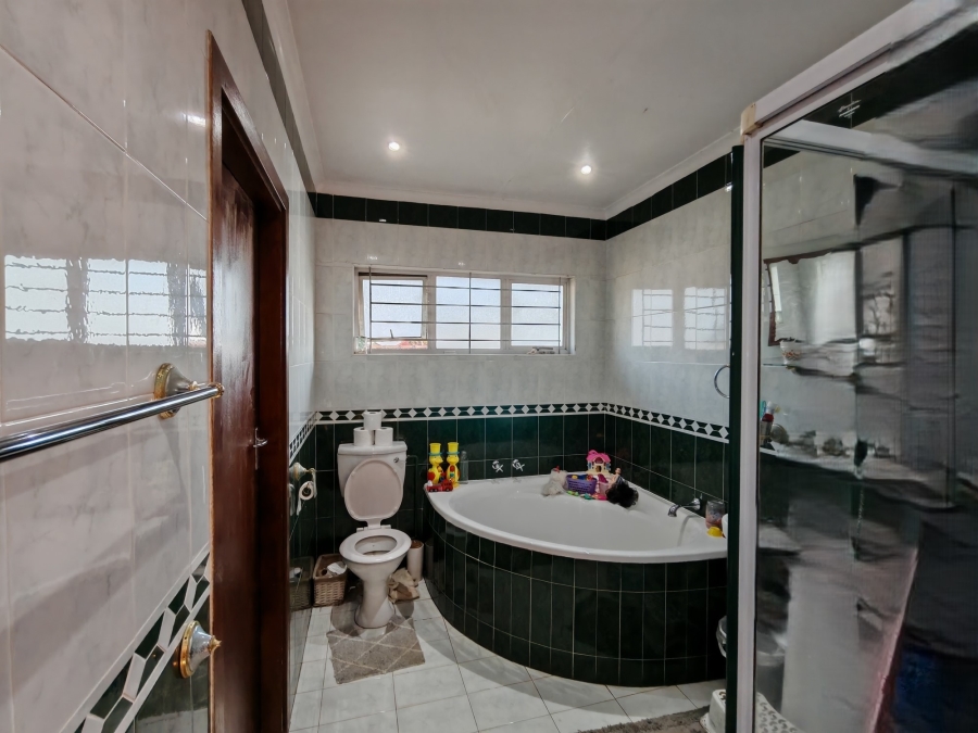 8 Bedroom Property for Sale in Ocean View KwaZulu-Natal