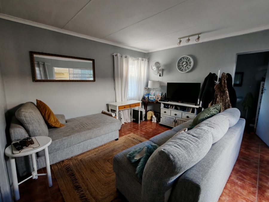 8 Bedroom Property for Sale in Ocean View KwaZulu-Natal