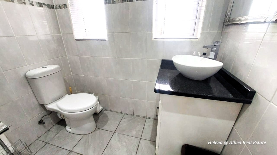 4 Bedroom Property for Sale in Huttenheights KwaZulu-Natal