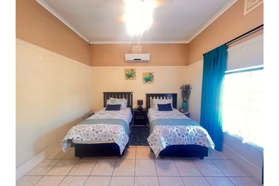 2 Bedroom Property for Sale in St Michaels On Sea KwaZulu-Natal