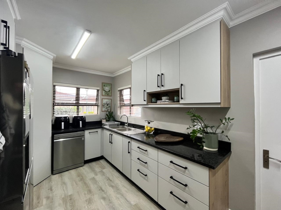 4 Bedroom Property for Sale in Seaward Estate KwaZulu-Natal