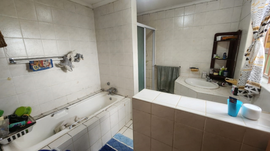 4 Bedroom Property for Sale in Uvongo KwaZulu-Natal