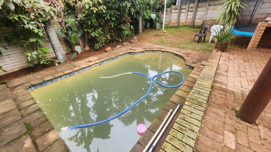 4 Bedroom Property for Sale in Uvongo KwaZulu-Natal