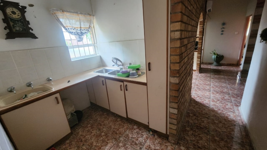 4 Bedroom Property for Sale in Uvongo KwaZulu-Natal