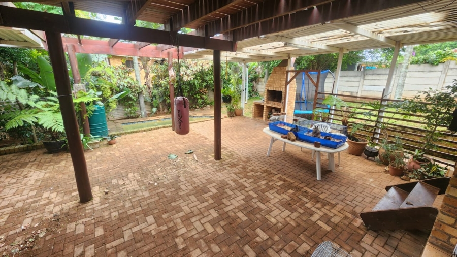 4 Bedroom Property for Sale in Uvongo KwaZulu-Natal