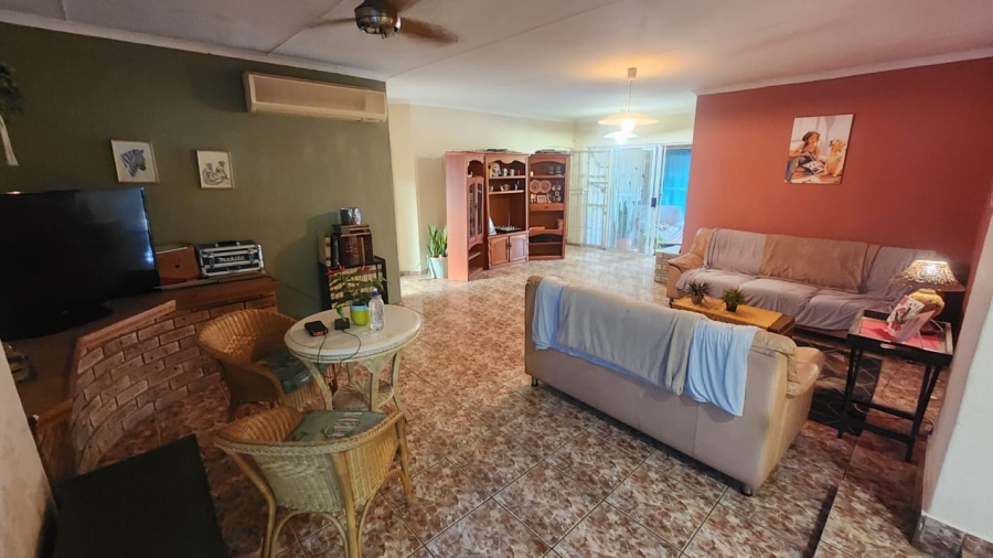 4 Bedroom Property for Sale in Uvongo KwaZulu-Natal