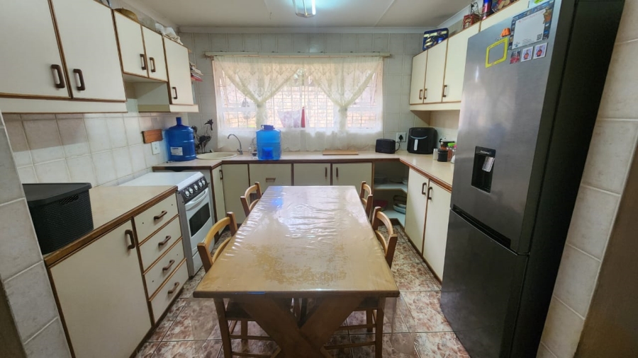 4 Bedroom Property for Sale in Uvongo KwaZulu-Natal