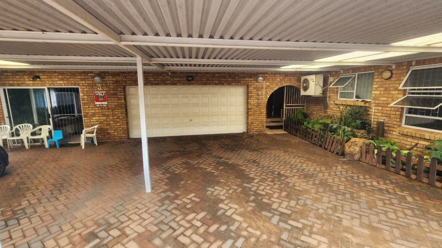 4 Bedroom Property for Sale in Uvongo KwaZulu-Natal