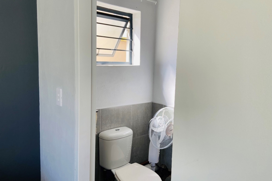 To Let 2 Bedroom Property for Rent in Athlone Park KwaZulu-Natal