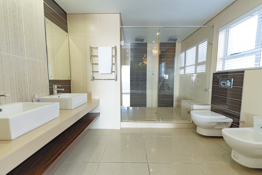 5 Bedroom Property for Sale in Tinley Manor KwaZulu-Natal