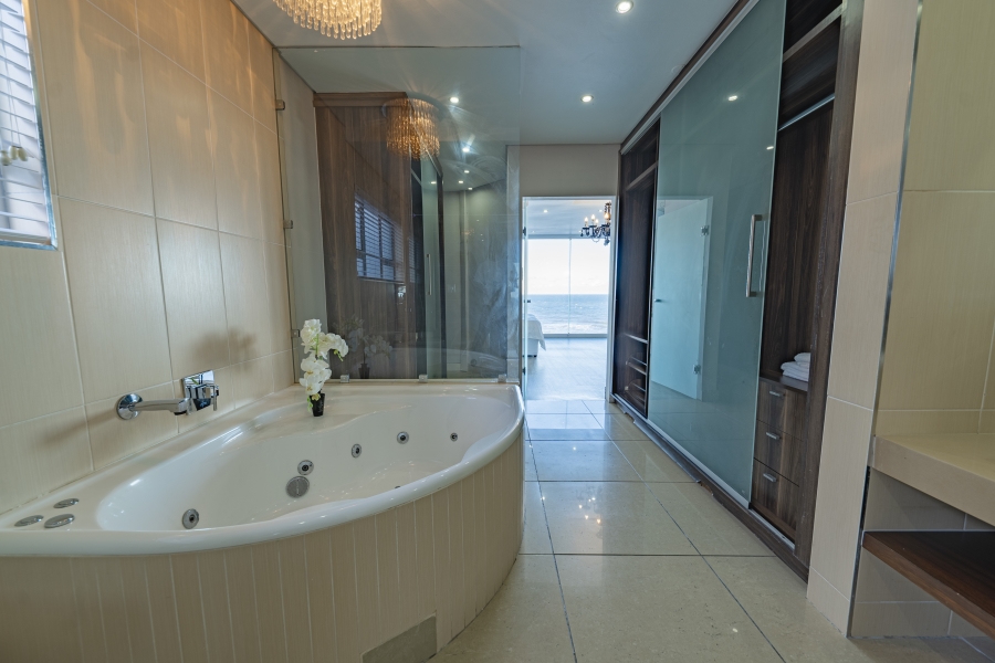 5 Bedroom Property for Sale in Tinley Manor KwaZulu-Natal