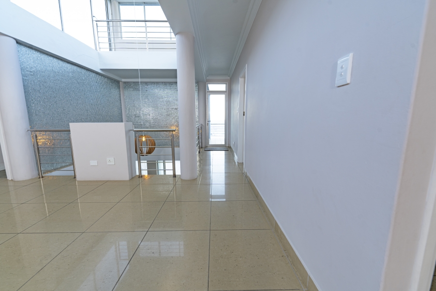 5 Bedroom Property for Sale in Tinley Manor KwaZulu-Natal