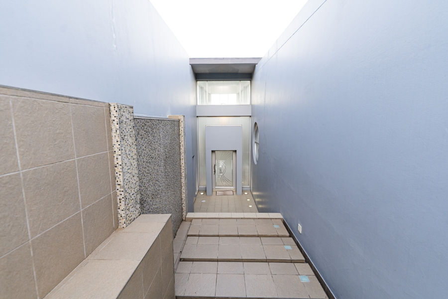 5 Bedroom Property for Sale in Tinley Manor KwaZulu-Natal