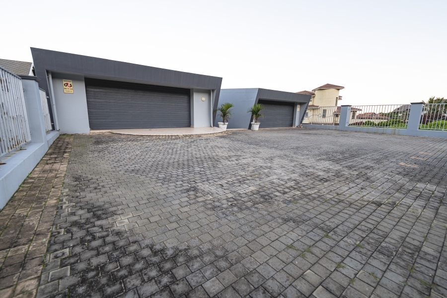 5 Bedroom Property for Sale in Tinley Manor KwaZulu-Natal