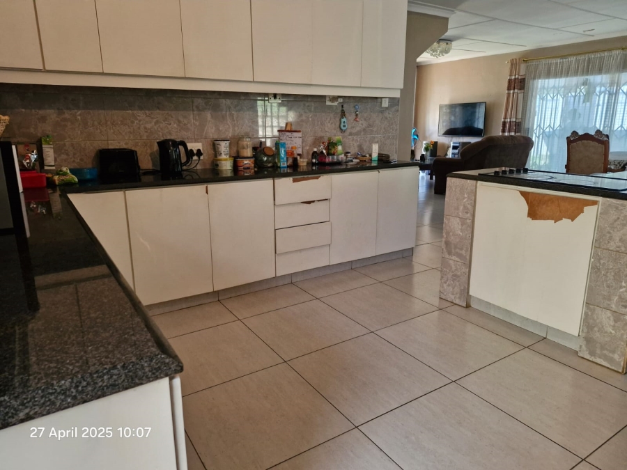 3 Bedroom Property for Sale in Mount Vernon KwaZulu-Natal
