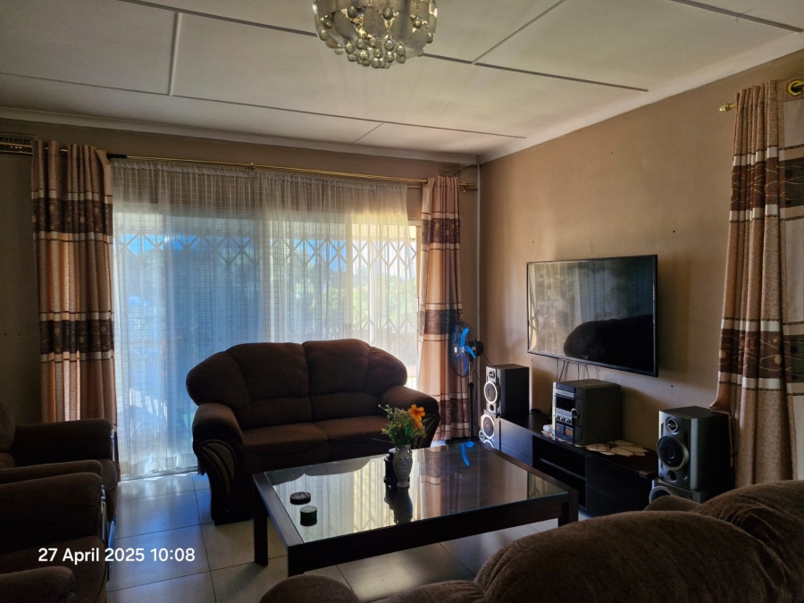 3 Bedroom Property for Sale in Mount Vernon KwaZulu-Natal