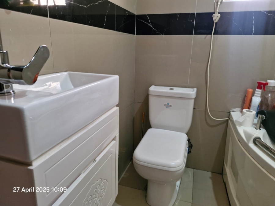 3 Bedroom Property for Sale in Mount Vernon KwaZulu-Natal