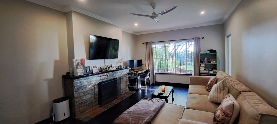 1 Bedroom Property for Sale in Kloof KwaZulu-Natal