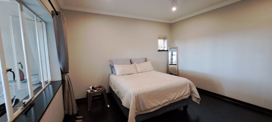 1 Bedroom Property for Sale in Kloof KwaZulu-Natal