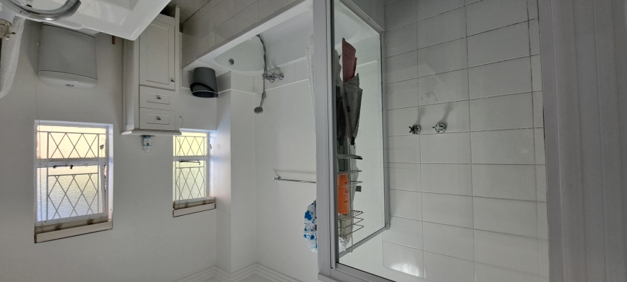 1 Bedroom Property for Sale in Kloof KwaZulu-Natal