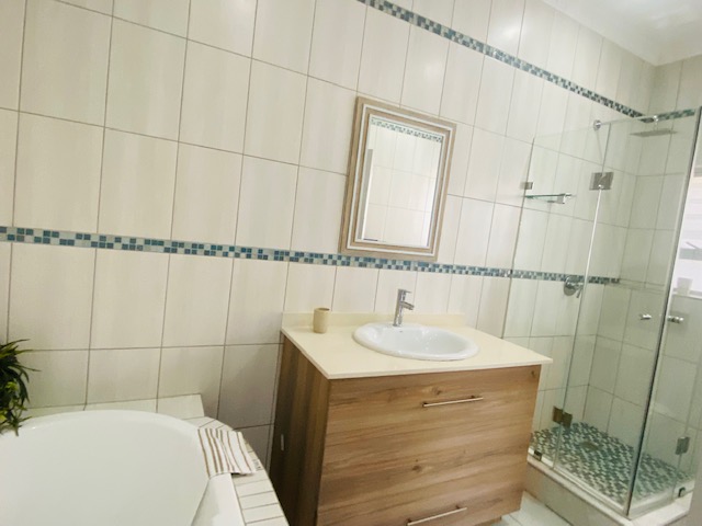 To Let 4 Bedroom Property for Rent in Mzingazi Golf Estate KwaZulu-Natal
