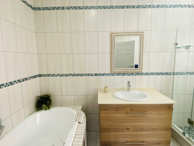 To Let 4 Bedroom Property for Rent in Mzingazi Golf Estate KwaZulu-Natal
