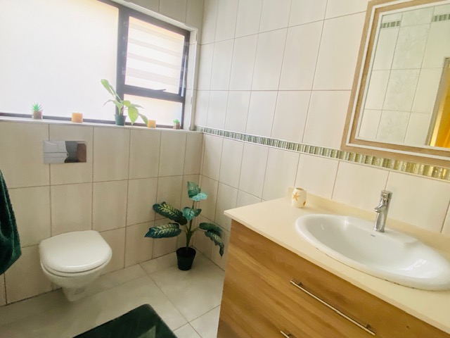 To Let 4 Bedroom Property for Rent in Mzingazi Golf Estate KwaZulu-Natal
