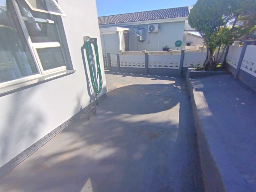 2 Bedroom Property for Sale in Hibberdene KwaZulu-Natal