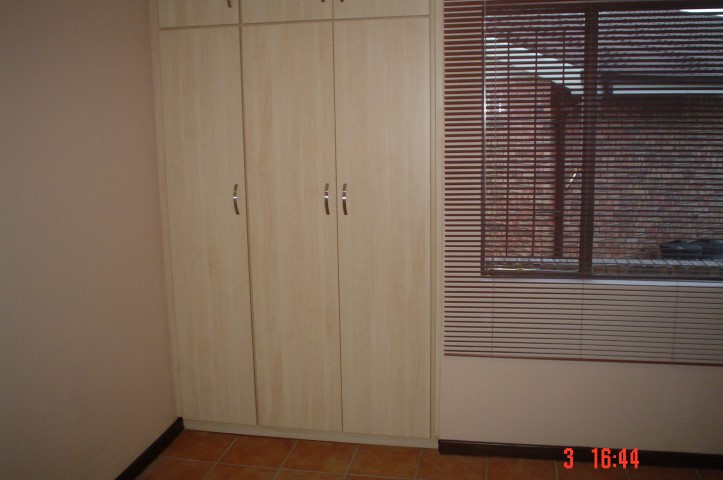 To Let 1 Bedroom Property for Rent in Schuinshoogte KwaZulu-Natal