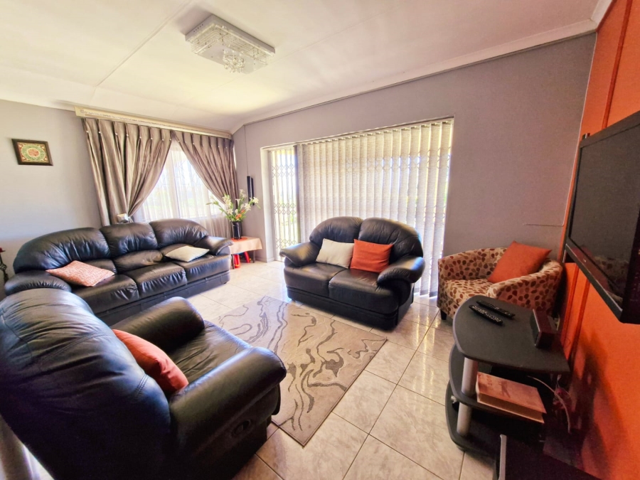 4 Bedroom Property for Sale in Dawncrest KwaZulu-Natal