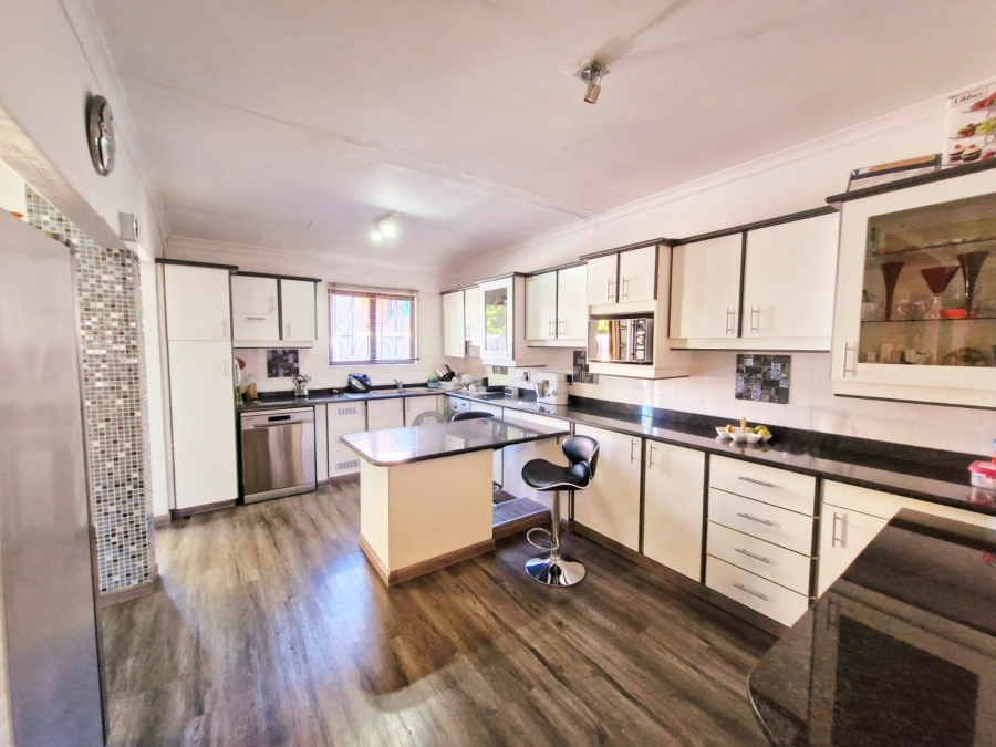 4 Bedroom Property for Sale in Dawncrest KwaZulu-Natal