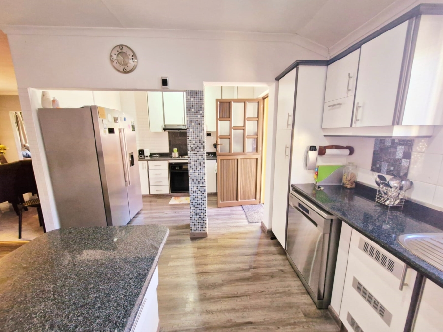 4 Bedroom Property for Sale in Dawncrest KwaZulu-Natal