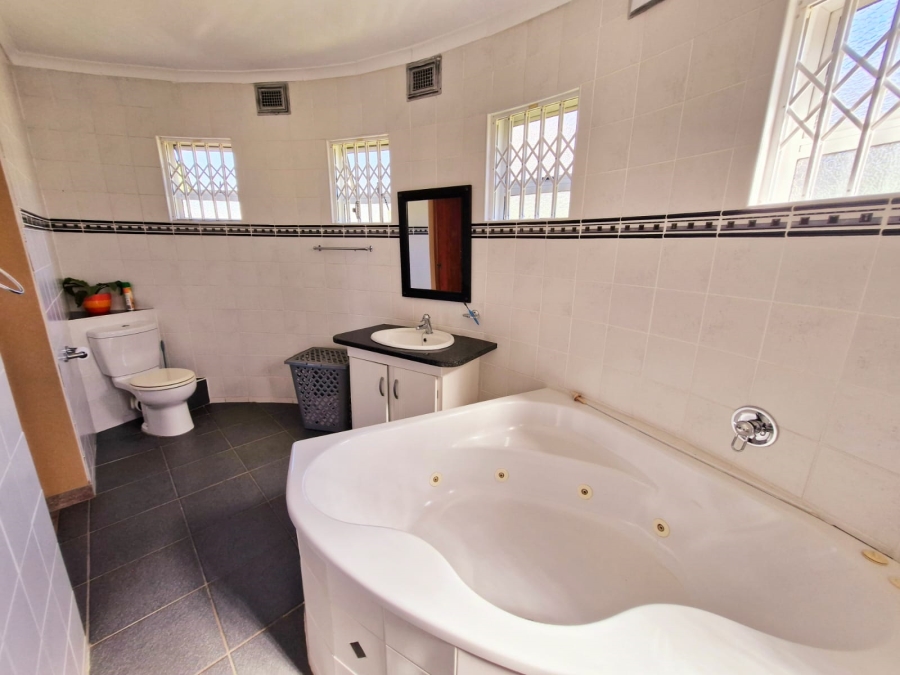 4 Bedroom Property for Sale in Dawncrest KwaZulu-Natal