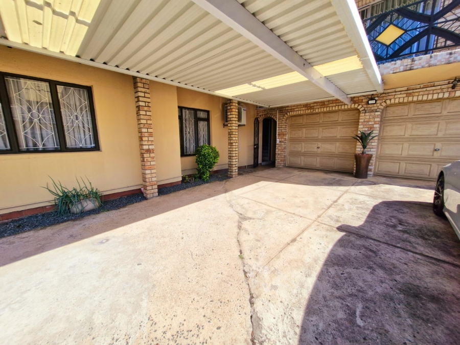 4 Bedroom Property for Sale in Dawncrest KwaZulu-Natal