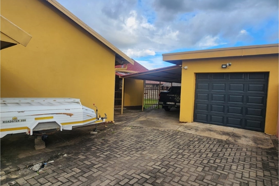 4 Bedroom Property for Sale in Barry Hertzog Park KwaZulu-Natal