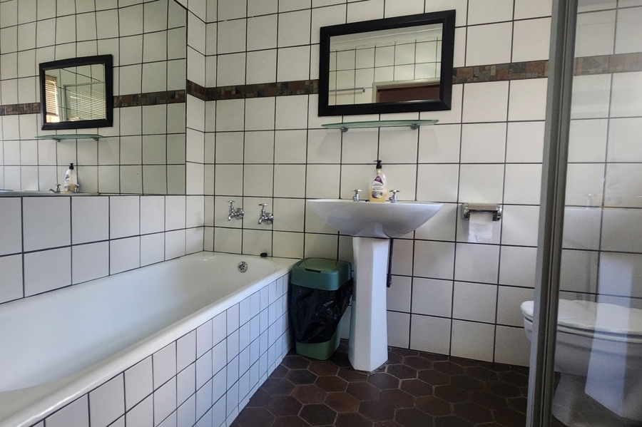 3 Bedroom Property for Sale in Schuinshoogte KwaZulu-Natal