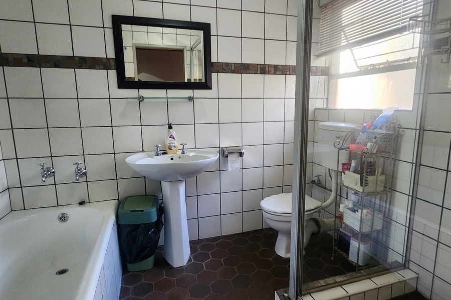 3 Bedroom Property for Sale in Schuinshoogte KwaZulu-Natal