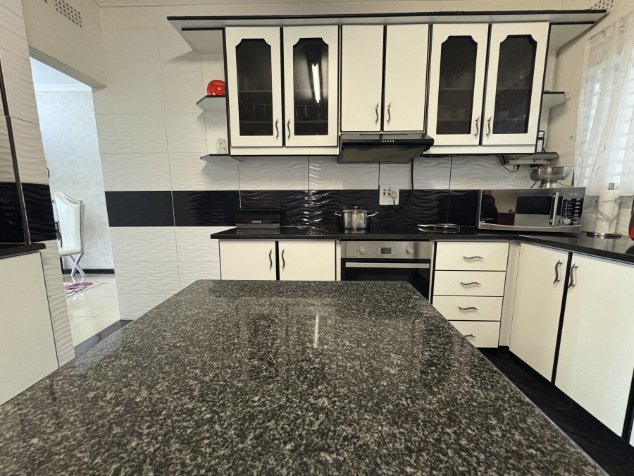 3 Bedroom Property for Sale in Lotusville KwaZulu-Natal