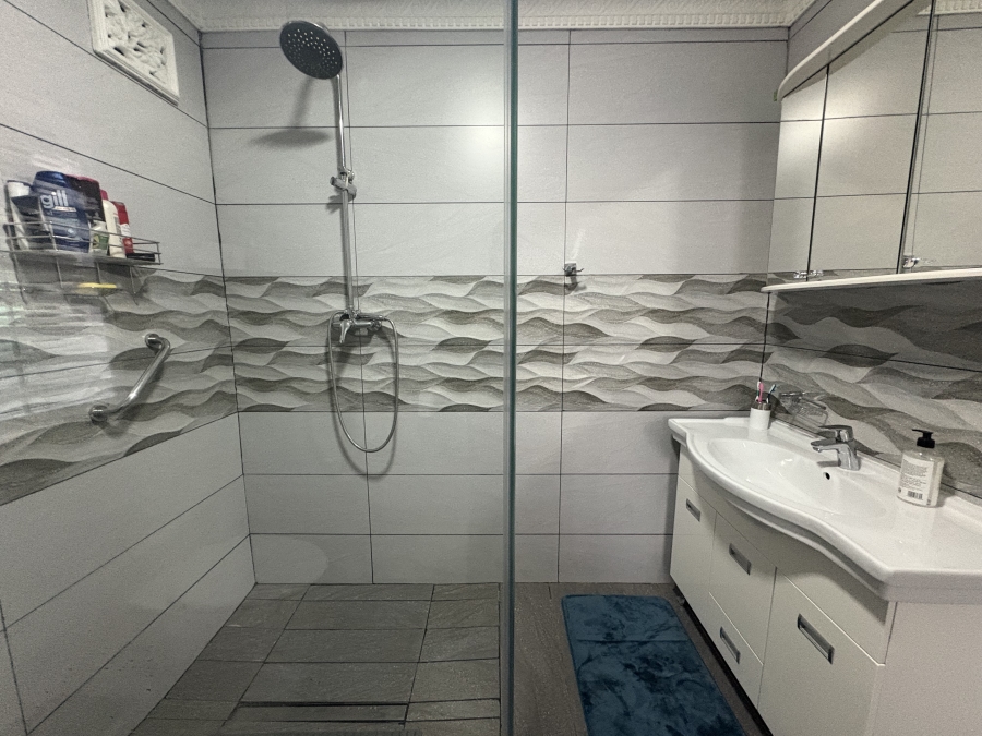 3 Bedroom Property for Sale in Lotusville KwaZulu-Natal