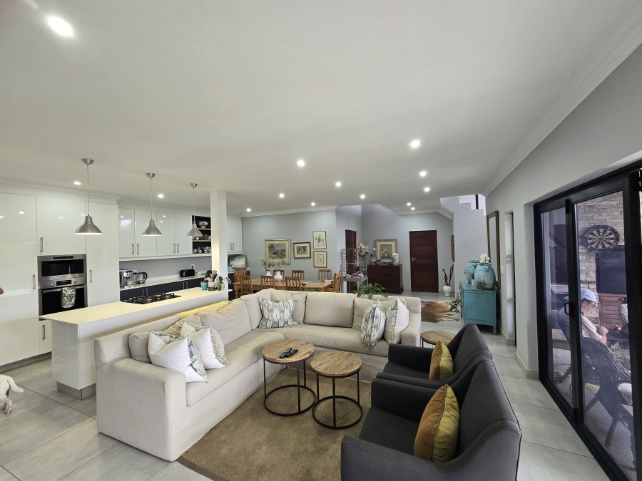 To Let 3 Bedroom Property for Rent in Salt Rock KwaZulu-Natal