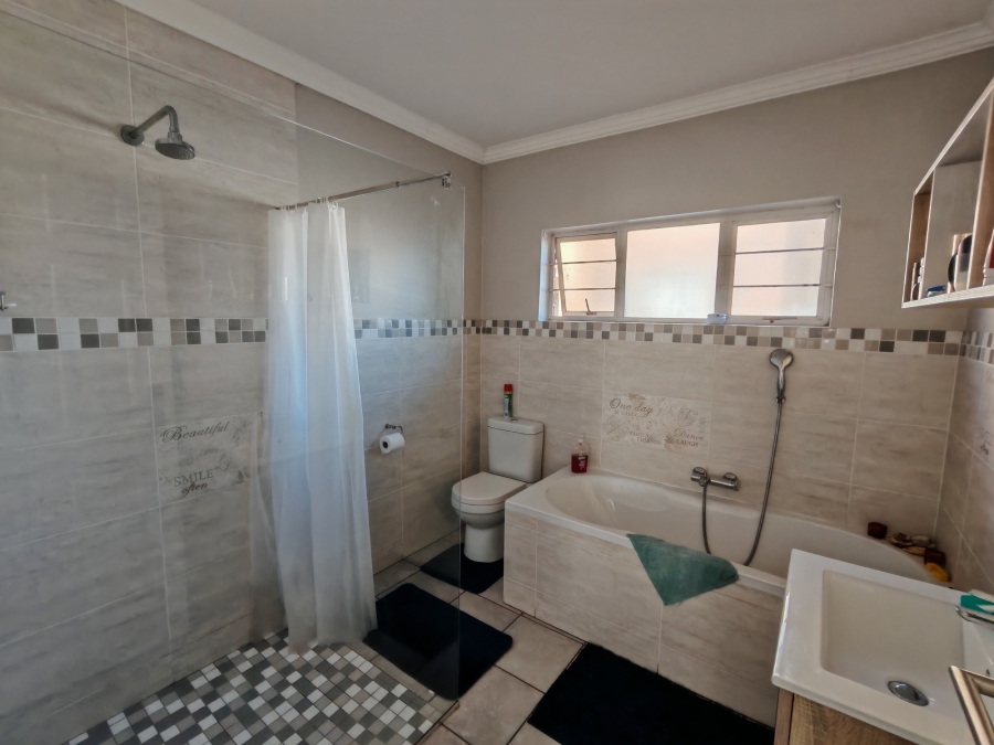 8 Bedroom Property for Sale in Ocean View KwaZulu-Natal