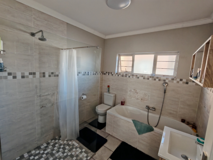 8 Bedroom Property for Sale in Ocean View KwaZulu-Natal