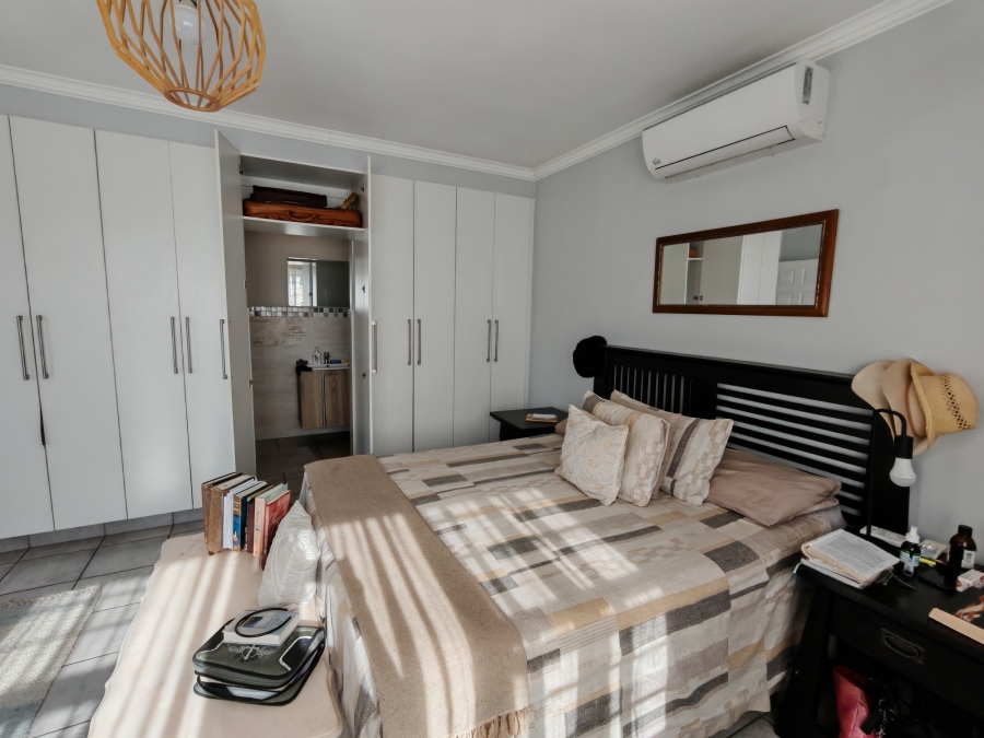 8 Bedroom Property for Sale in Ocean View KwaZulu-Natal
