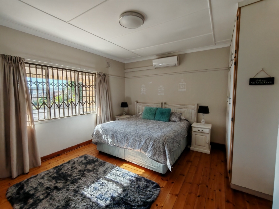 8 Bedroom Property for Sale in Ocean View KwaZulu-Natal