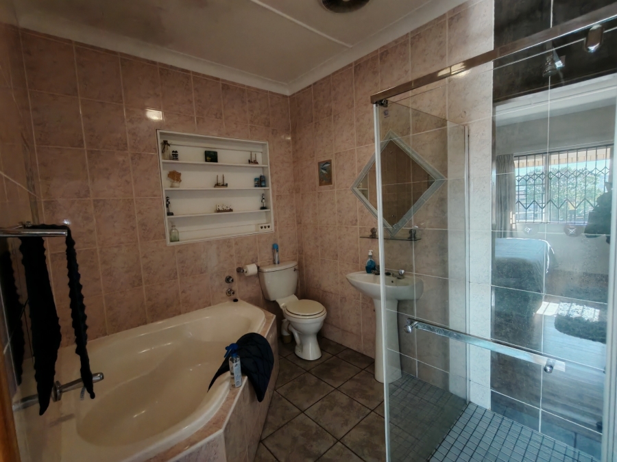 8 Bedroom Property for Sale in Ocean View KwaZulu-Natal
