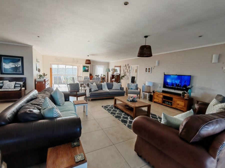 8 Bedroom Property for Sale in Ocean View KwaZulu-Natal