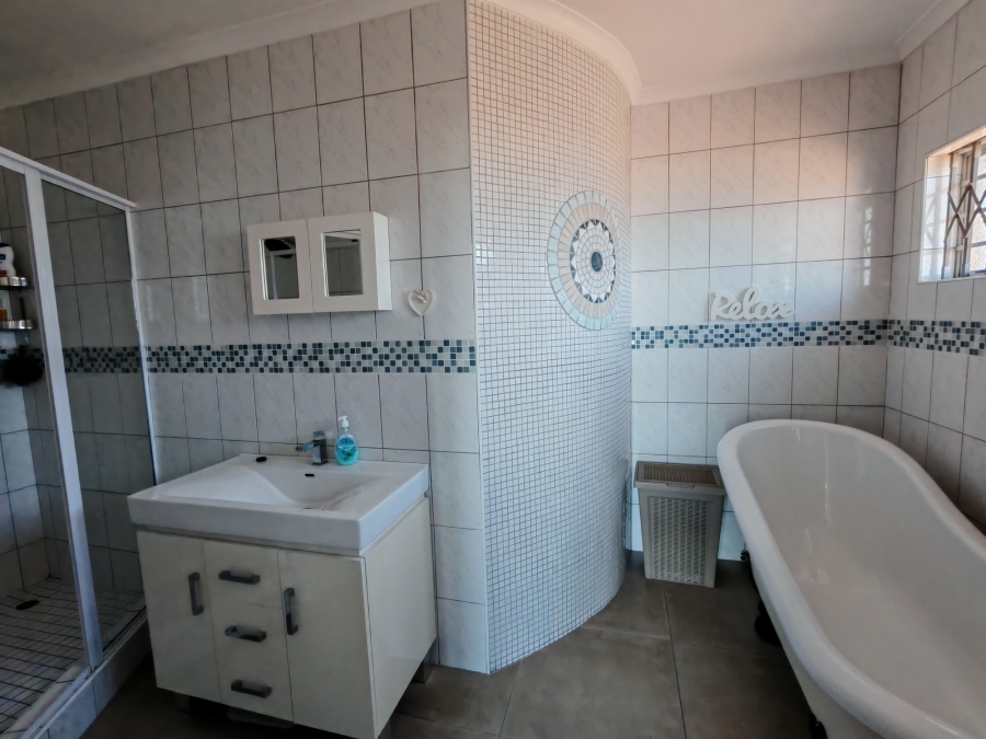 8 Bedroom Property for Sale in Ocean View KwaZulu-Natal