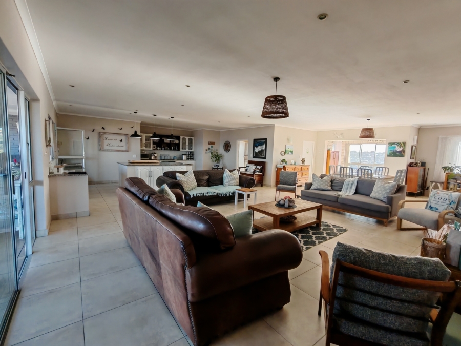 8 Bedroom Property for Sale in Ocean View KwaZulu-Natal